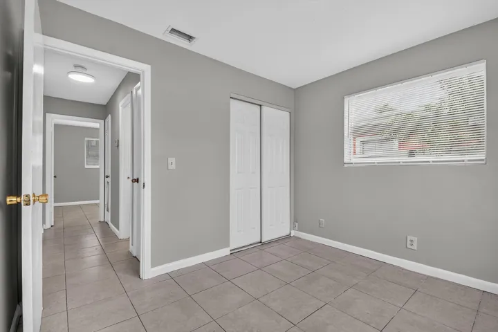 1037W28thSt(31)