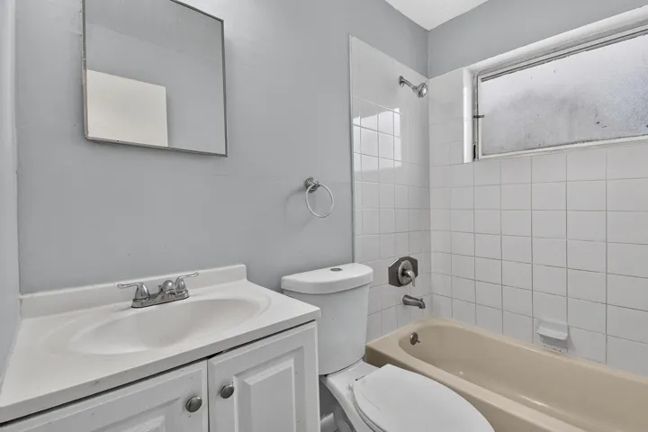 1037W28thSt(19)