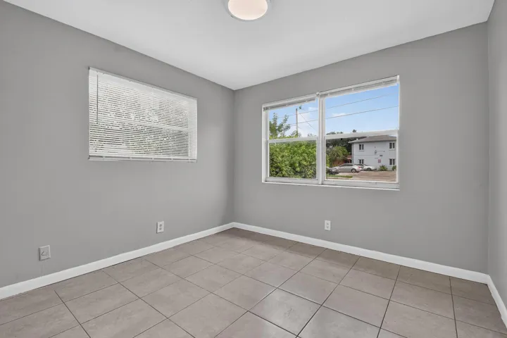 1037W28thSt(29)