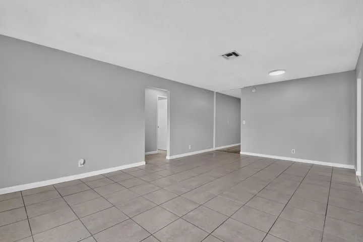 1037W28thSt(5)