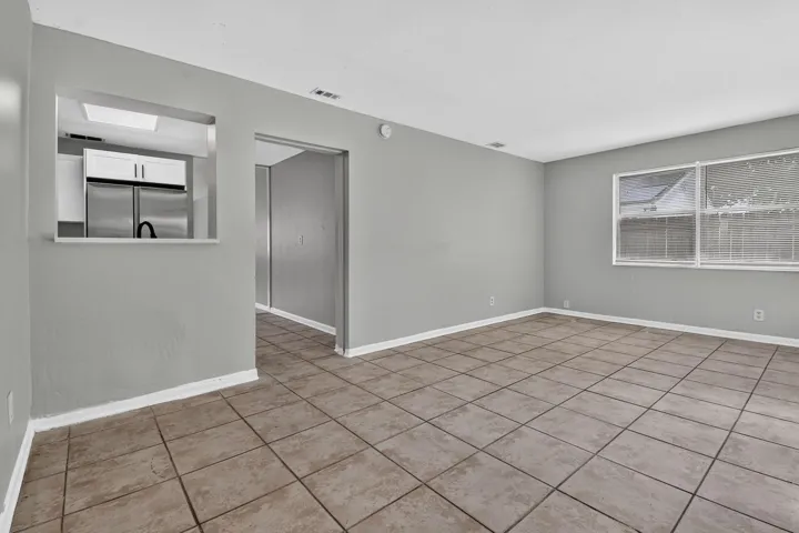 1037W28thSt(15)