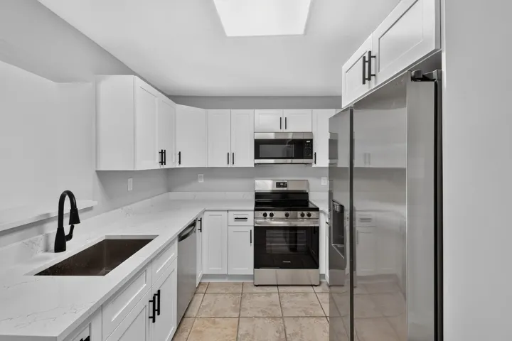 1037W28thSt(9)