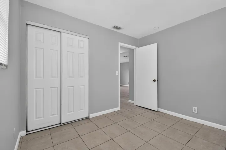 1037W28thSt(25)