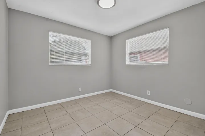 1037W28thSt(24)