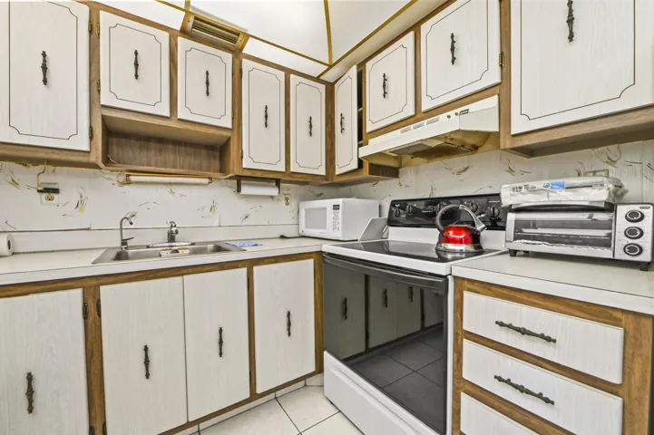 09 Kitchen 02