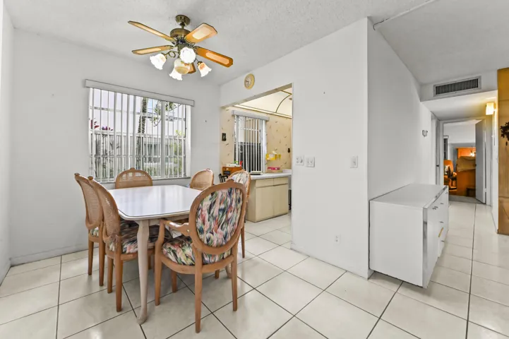 07 Dining room 01