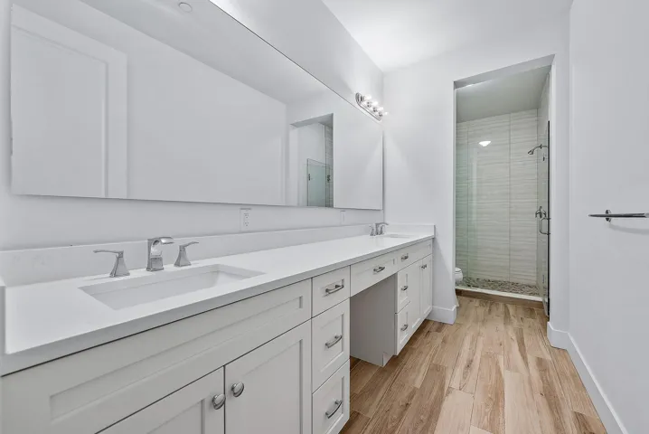 3770 SE County Line Rd Bldg B -32