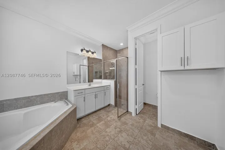 PRINCIPAL BATHROOM DOWNSTAIRS