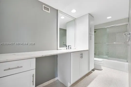 Bathroom 2 Tub-Shower
