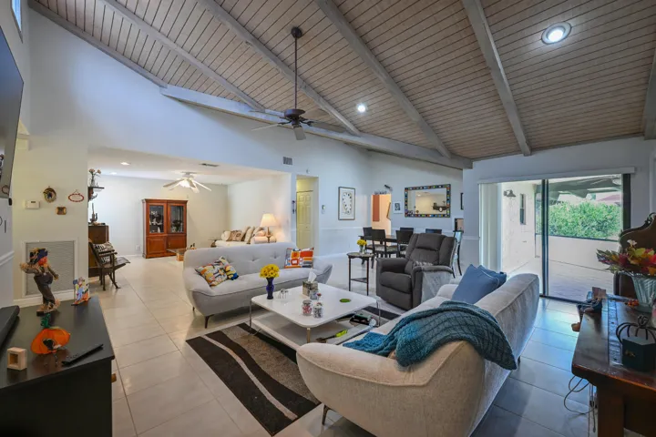 8129-LivingRoom8