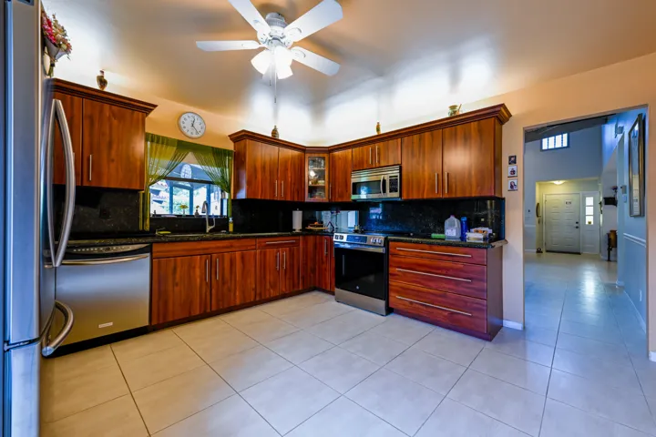 8129-Kitchen5