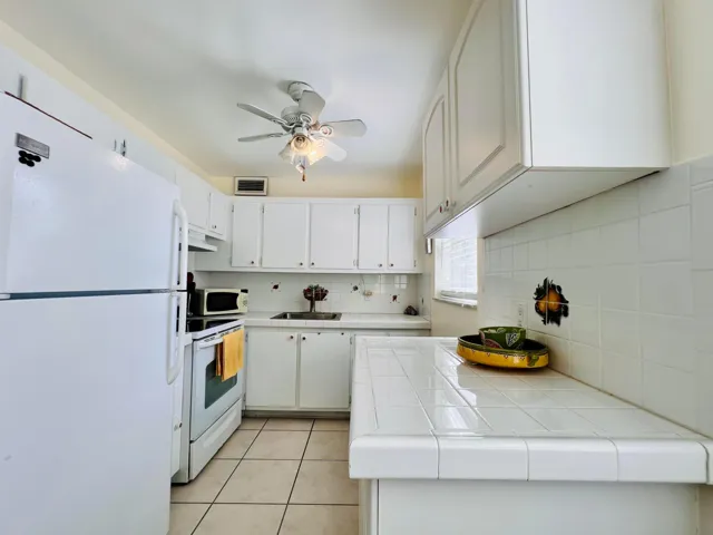 Kitchen Additional View