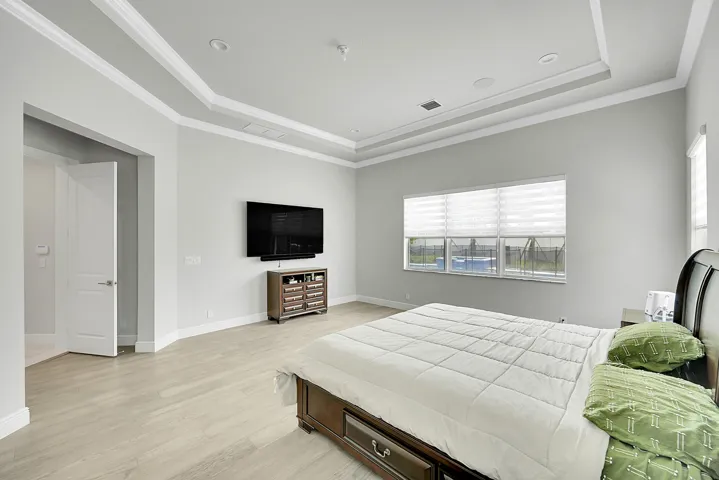 30_primary bedroom