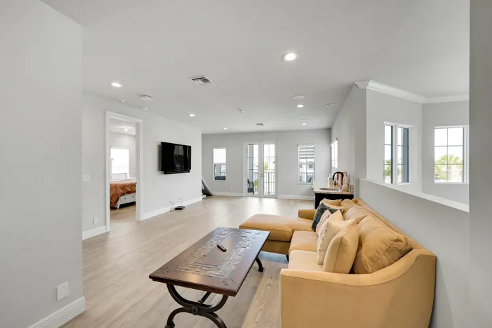 35_family room