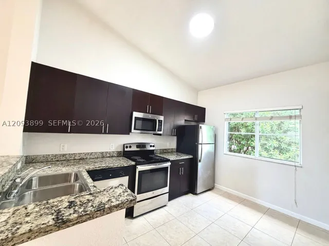 3423 W 80th St 204, Hialeah, Florida 33018