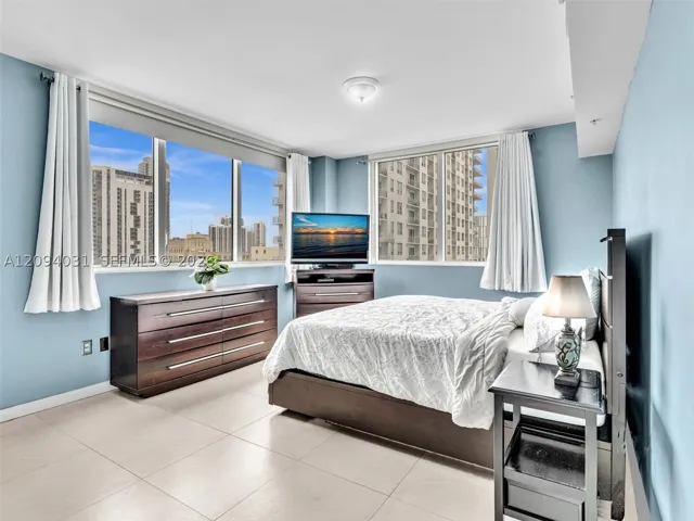 253 Ne 2nd St 2208, Miami, Florida 33132