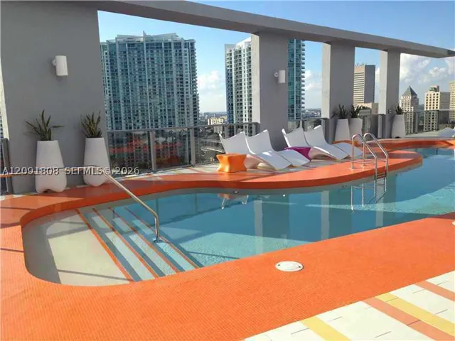 Swimming Pool/Hot Tub/Sauna