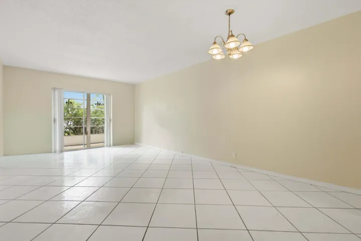 5480 NW 11TH St # 102, Plantation