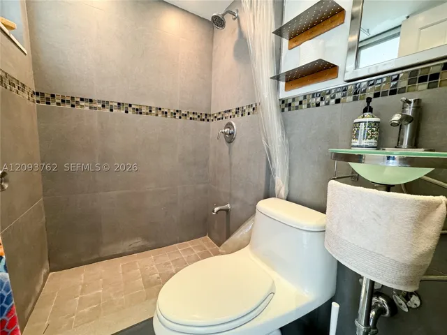 2nd Bathroom