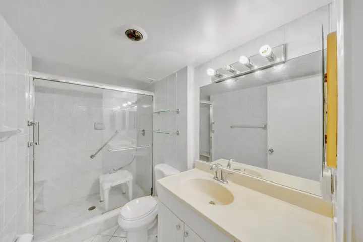 11 Guest Bathroom (2)