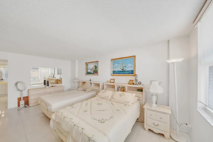 13 Primary Bedroom (3)
