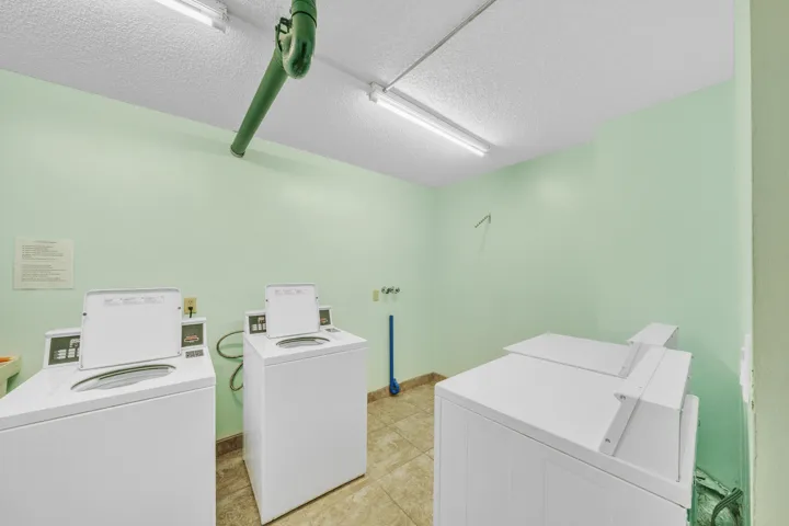 17 Storage+Laundry Room (3)