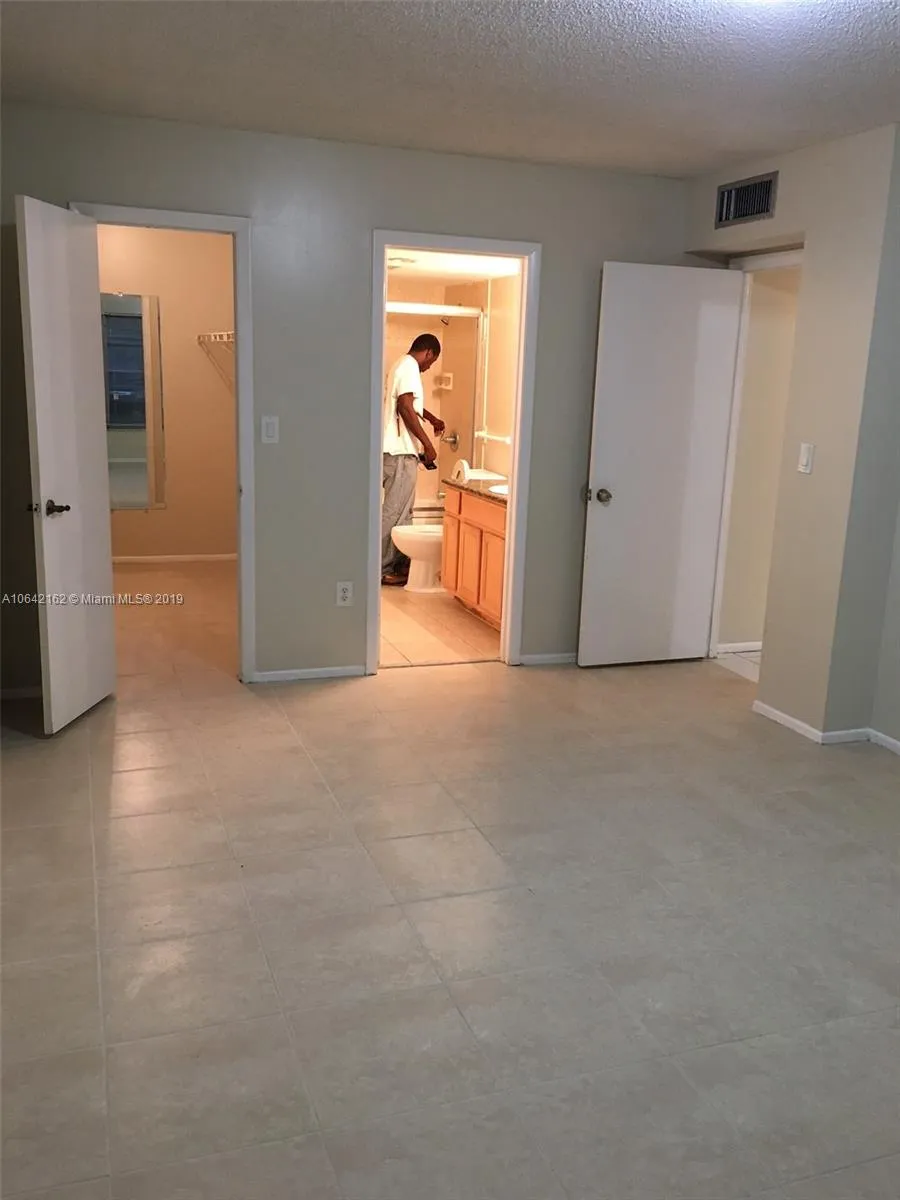 4170 Inverrary Dr 111, Lauderhill, Florida 33319, Lauderhill, Florida 33319, 2 Bedrooms Bedrooms, ,2 BathroomsBathrooms,Residential,For Sale,4170 Inverrary Dr 111, Lauderhill, Florida 33319,A10642162