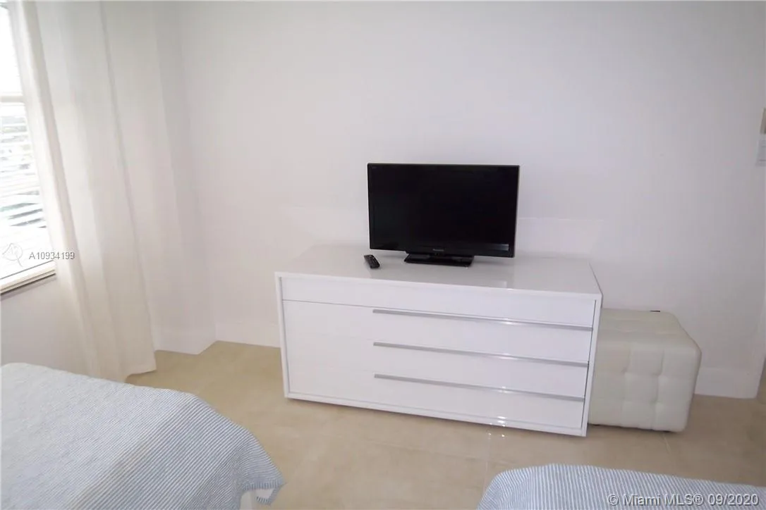 5161 Collins Av 806, Miami Beach, Florida 33140, Miami Beach, Florida 33140, 2 Bedrooms Bedrooms, ,2 BathroomsBathrooms,Residential Lease,For Rent,5161 Collins Av 806, Miami Beach, Florida 33140,A10934199