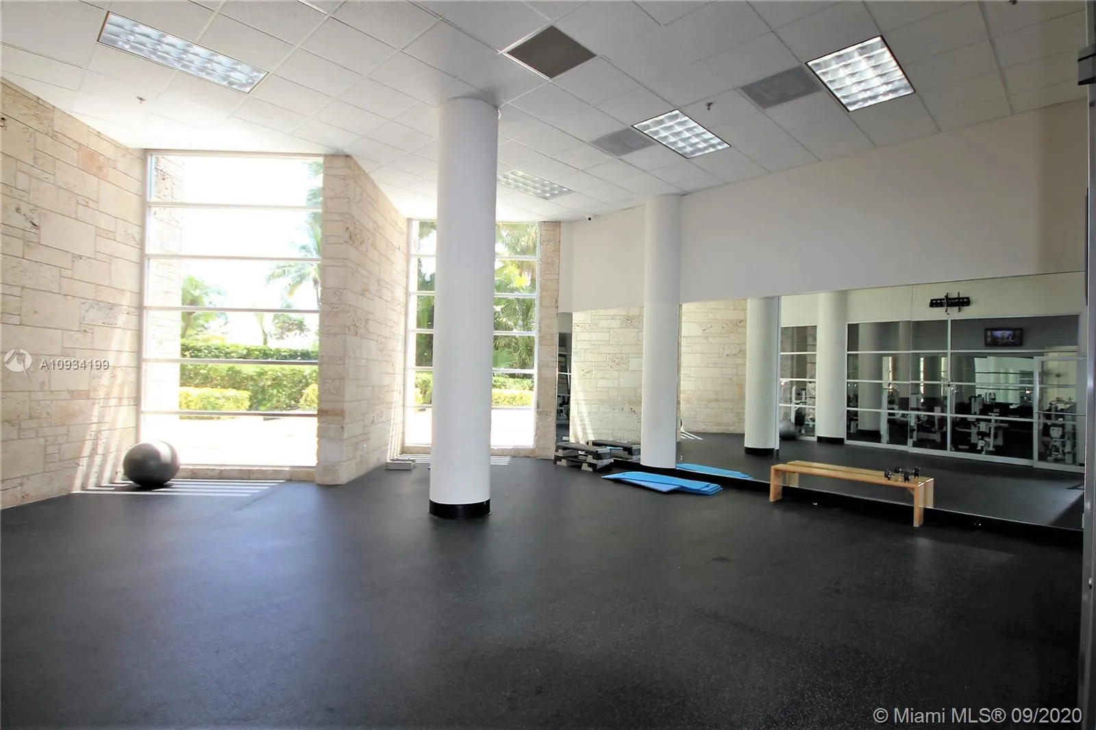5161 Collins Av 806, Miami Beach, Florida 33140, Miami Beach, Florida 33140, 2 Bedrooms Bedrooms, ,2 BathroomsBathrooms,Residential Lease,For Rent,5161 Collins Av 806, Miami Beach, Florida 33140,A10934199