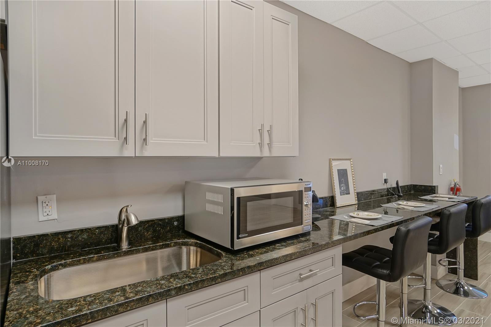 Kitchen Area + 3 seats