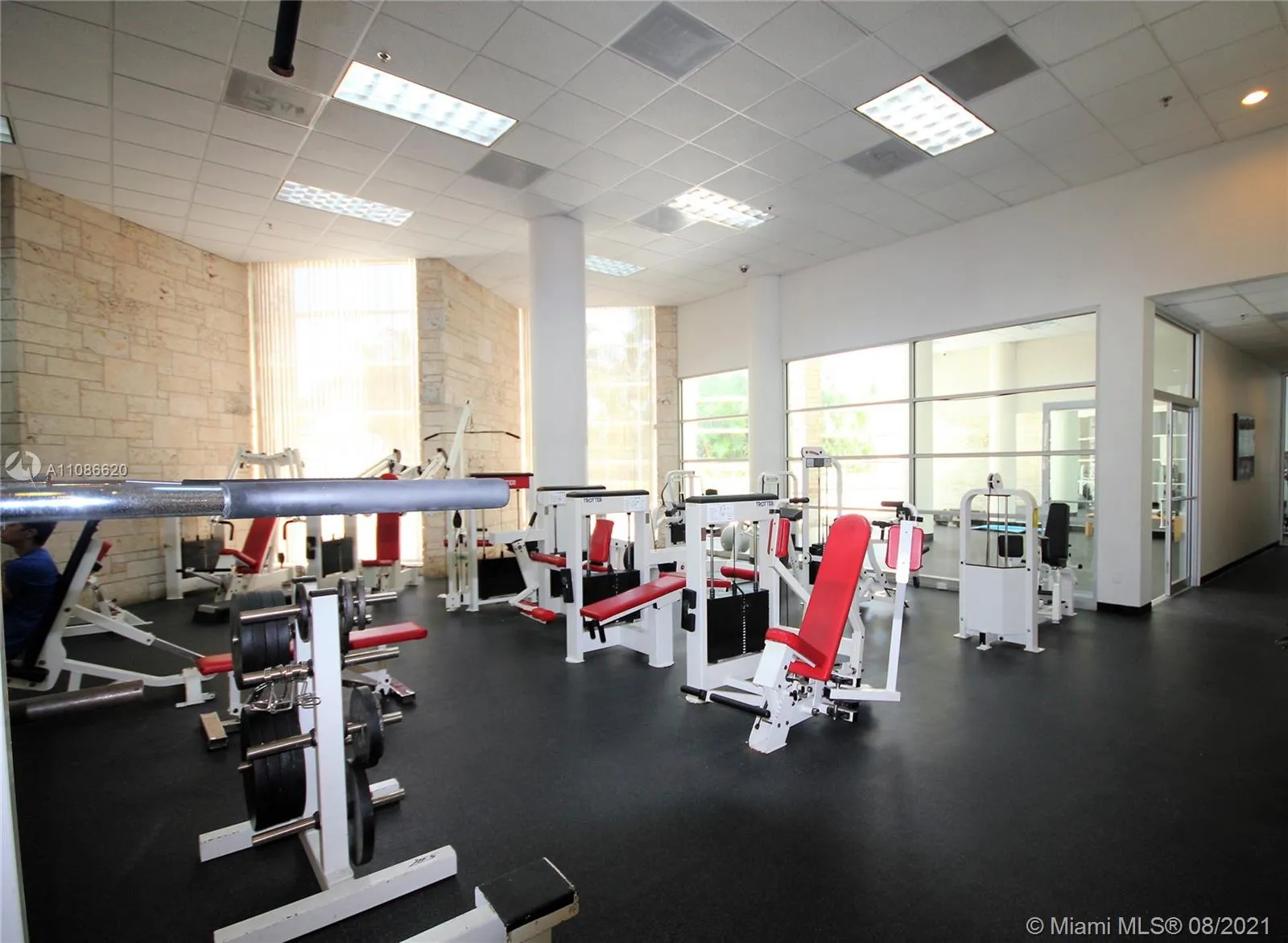 5151 Collins Av 1030, Miami Beach, Florida 33140, Miami Beach, Florida 33140, 2 Bedrooms Bedrooms, ,2 BathroomsBathrooms,Residential Lease,For Rent,5151 Collins Av 1030, Miami Beach, Florida 33140,A11086620
