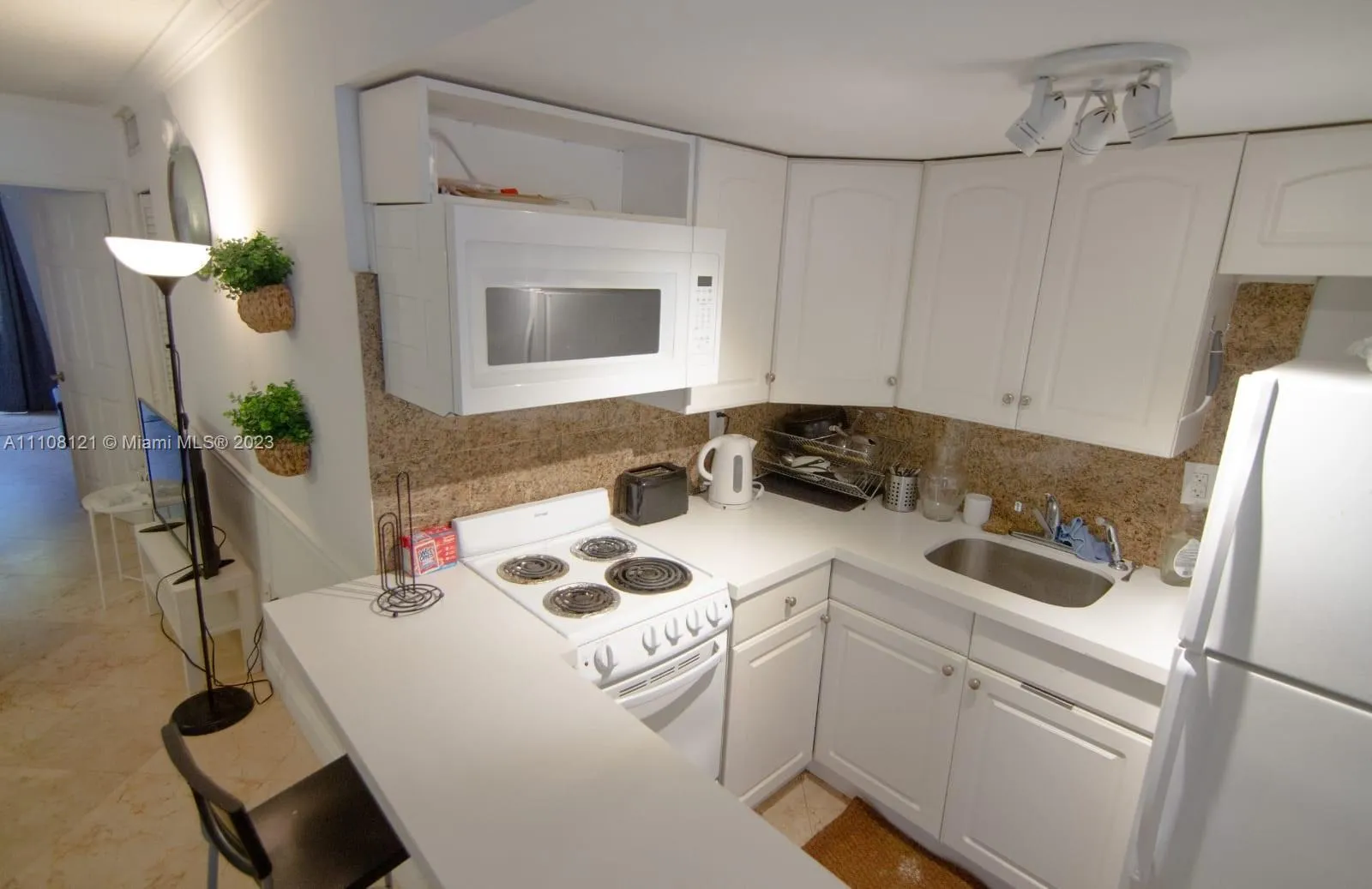 753 Michigan 1b, Miami Beach, Florida 33139, Miami Beach, Florida 33139, 1 Bedroom Bedrooms, ,1 BathroomBathrooms,Residential Lease,For Rent,753 Michigan 1b, Miami Beach, Florida 33139,A11108121