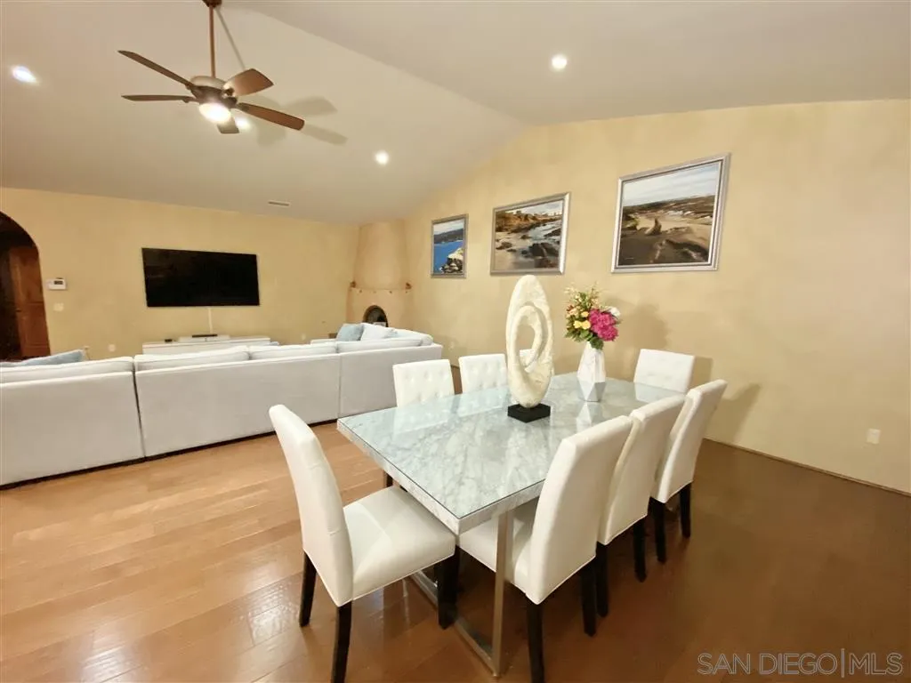 https://cdn.realtyfeed.com/cdn/127/200013286/1725d599329c1f887f7feed44a694771.webp