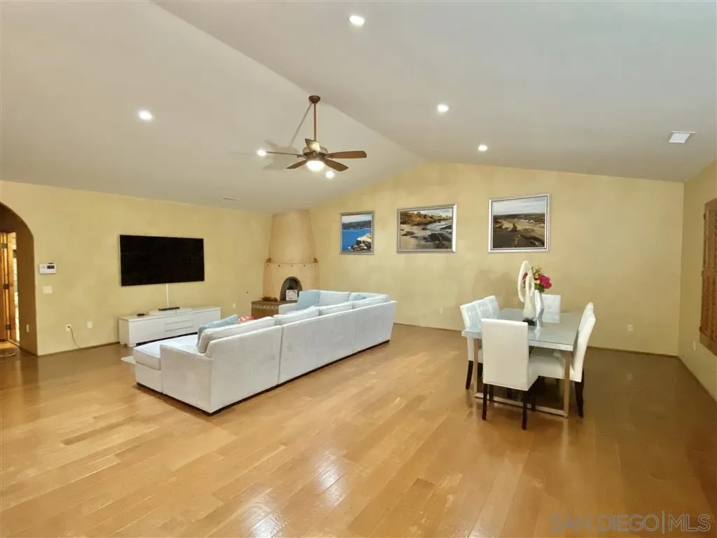 https://cdn.realtyfeed.com/cdn/127/200013286/ffb08329e26dbdc6a923b929657e7a66.webp