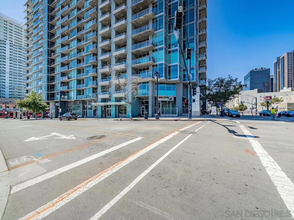 https://cdn.realtyfeed.com/cdn/127/200025530/70560d2627caec879ee7ac4ff06de557.webp