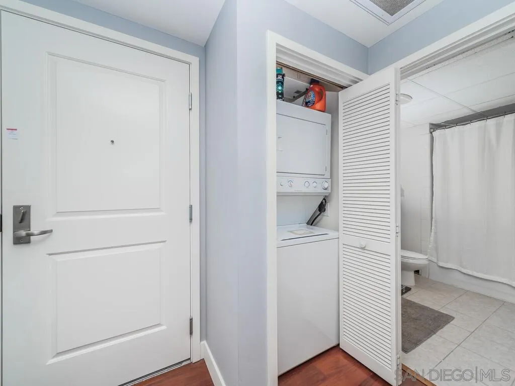https://cdn.realtyfeed.com/cdn/127/200025530/f8b570048772ff2e816cb17ffc816f22.webp