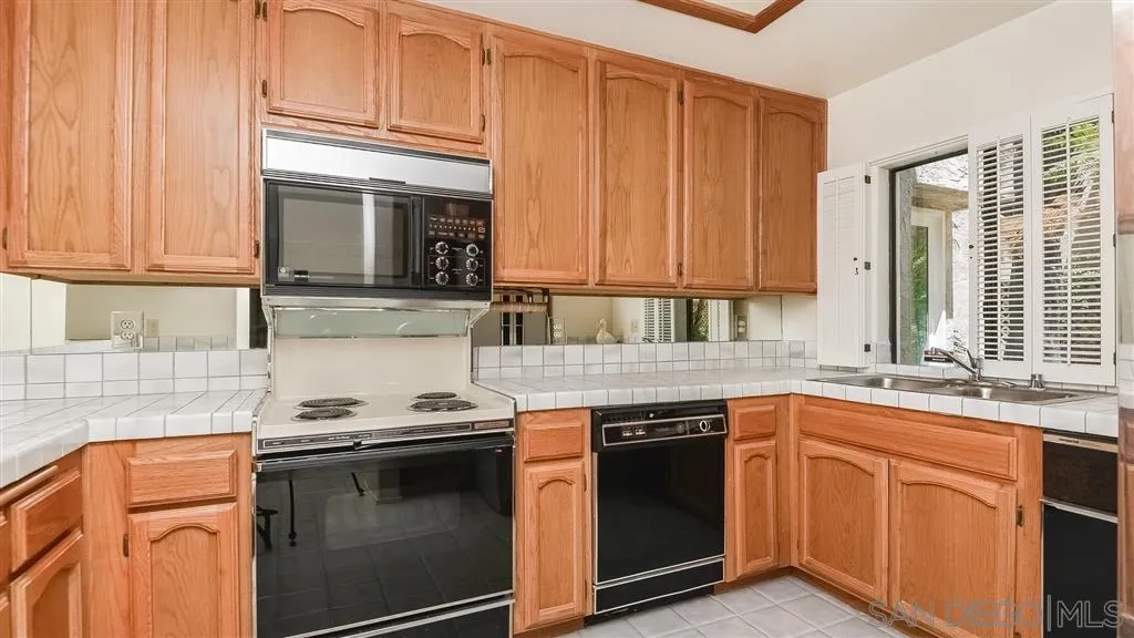 https://cdn.realtyfeed.com/cdn/127/200033056/02cf5d42f5fada02bf02d7835e131792.webp
