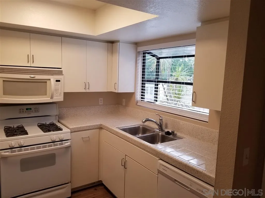 https://cdn.realtyfeed.com/cdn/127/200036624/8aaa017b56a8e6f5f834545effd55a94.webp
