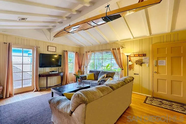 https://cdn.realtyfeed.com/cdn/127/200050837/f951079e82327cf8e7441b4ad674f2c6.webp