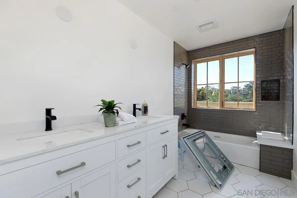 https://cdn.realtyfeed.com/cdn/127/200051140/5fa4630f8c5609122943fbb923b097d6.webp