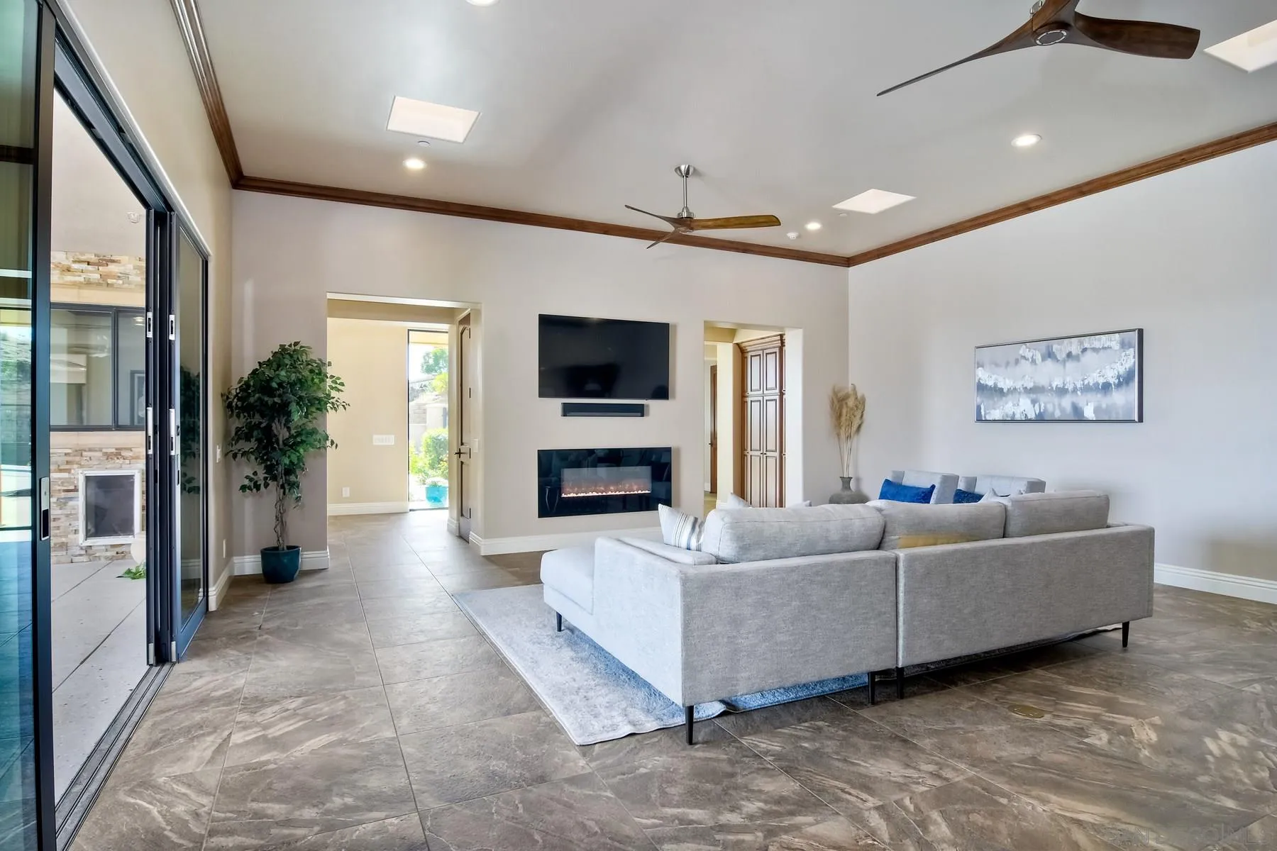 https://cdn.realtyfeed.com/cdn/127/200051242/86c0dae34f10990098d687234269157e.webp