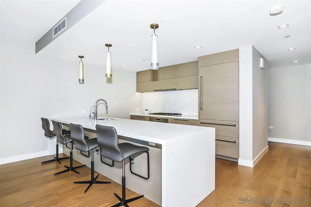 https://cdn.realtyfeed.com/cdn/127/200054112/f586765fd9ed1e7b282acaaefdfbd878.webp