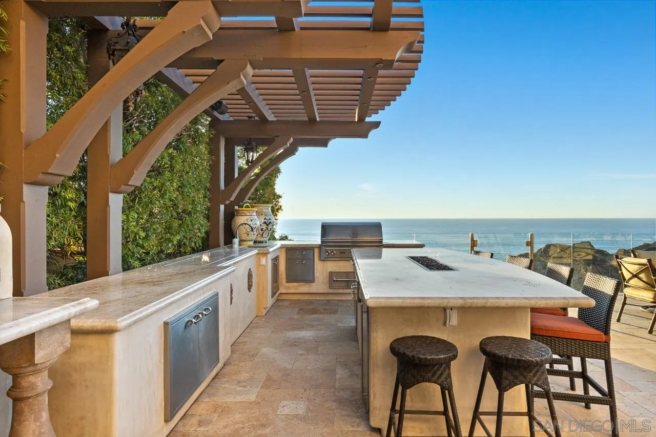 https://cdn.realtyfeed.com/cdn/127/200054511/e77158f8d8a6d9ee463bf492205bd982.webp