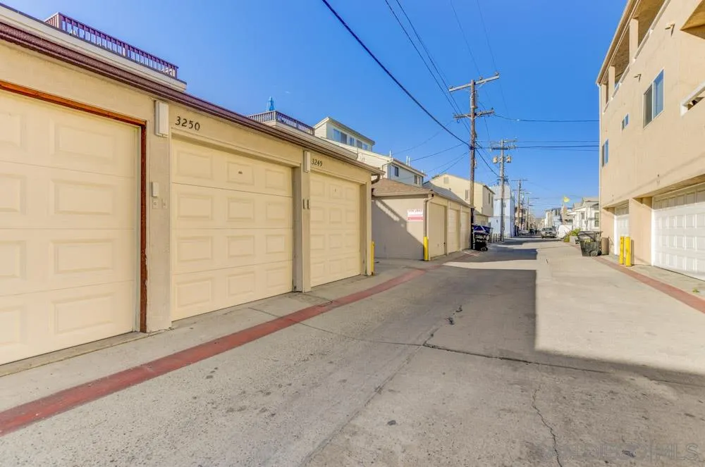 https://cdn.realtyfeed.com/cdn/127/210001301/95bcbe2ec4200dc5bc60fa3c9591b617.webp