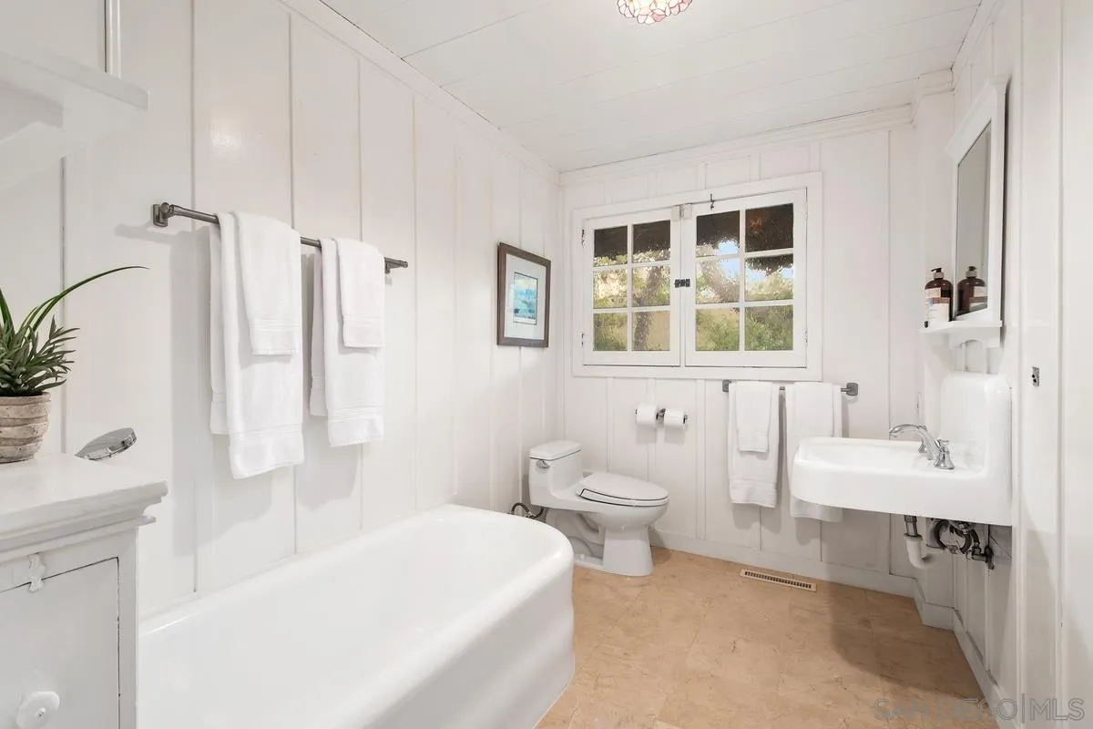 https://cdn.realtyfeed.com/cdn/127/210001468/01e1174ed24e56f0753f41cd3e7f0189.webp