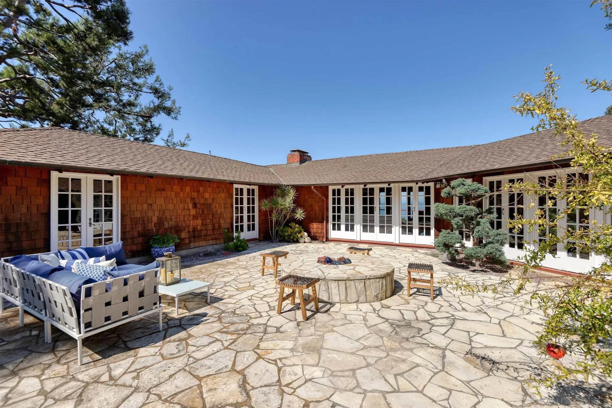 https://cdn.realtyfeed.com/cdn/127/210001468/c70a7a15ac96d6667ca0df019a353e17.webp