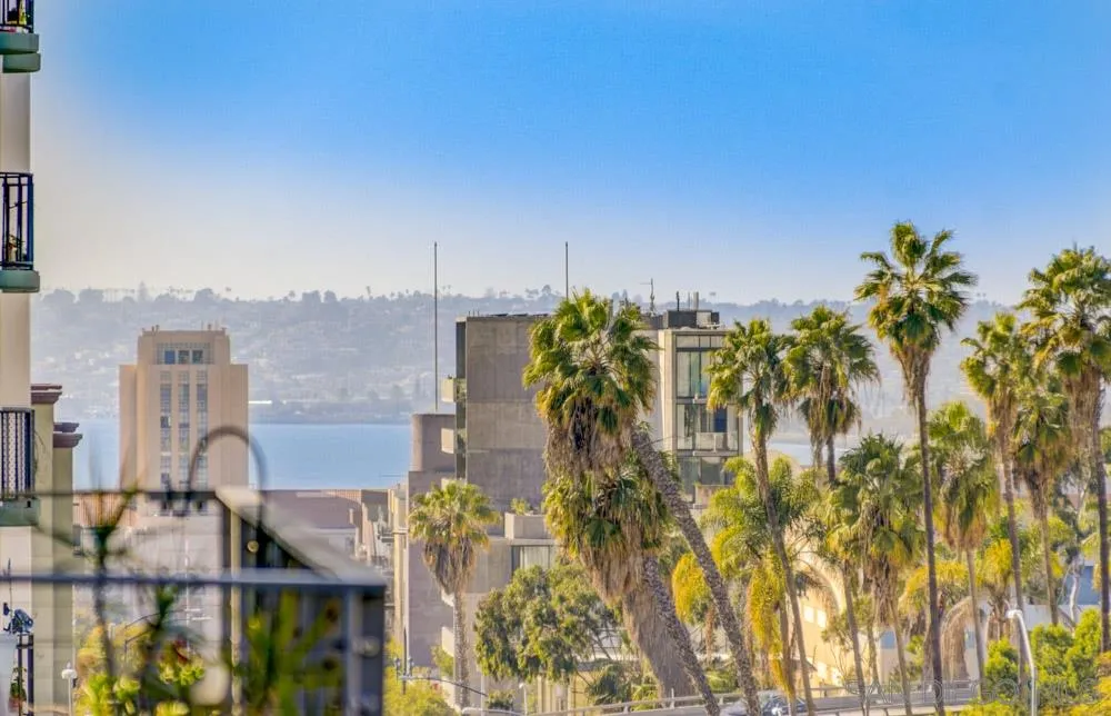 https://cdn.realtyfeed.com/cdn/127/210003848/2b18bdc69fcdc525da255815ac0bb9a0.webp