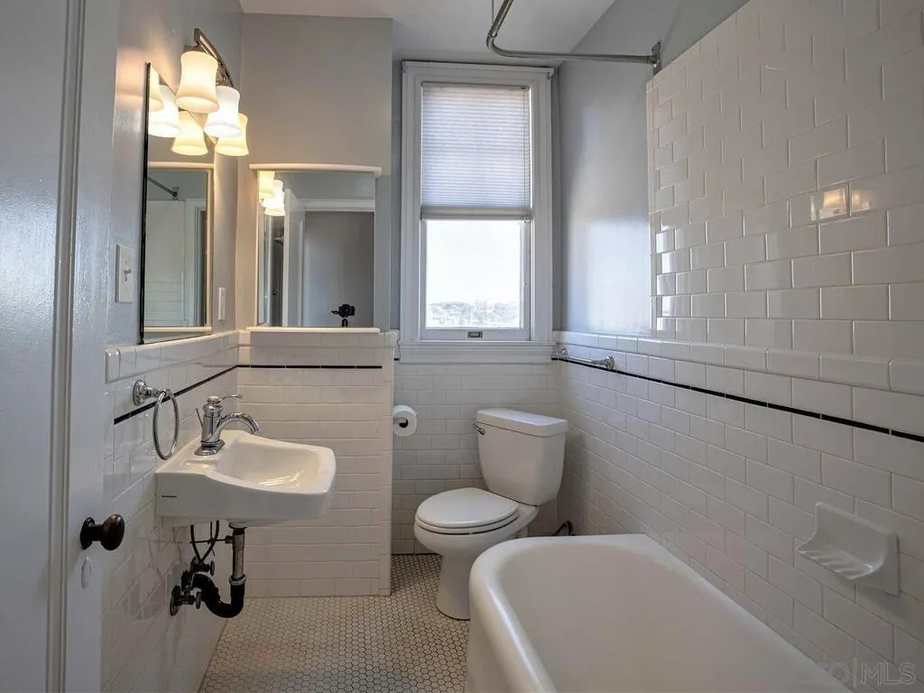 https://cdn.realtyfeed.com/cdn/127/210006047/678f9b369ccb2d031678bb5be60a793a.webp