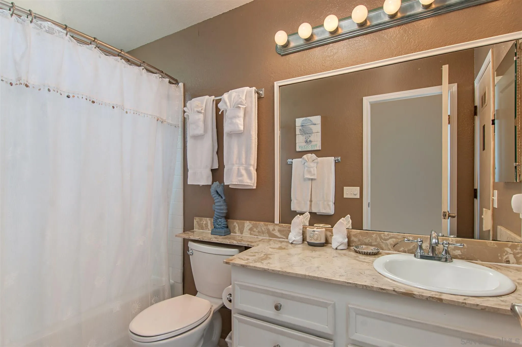 https://cdn.realtyfeed.com/cdn/127/210006941/4519c554cf933b9122587a96cba503ad.webp