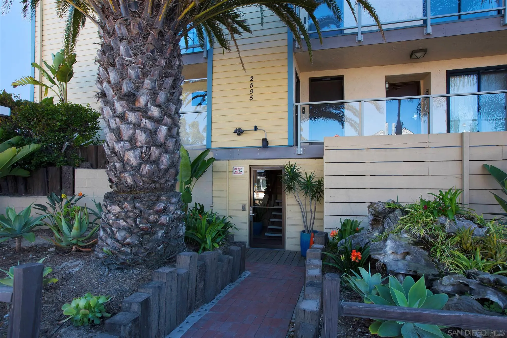https://cdn.realtyfeed.com/cdn/127/210006943/4cd39538767c038a36e238224d6801ed.webp